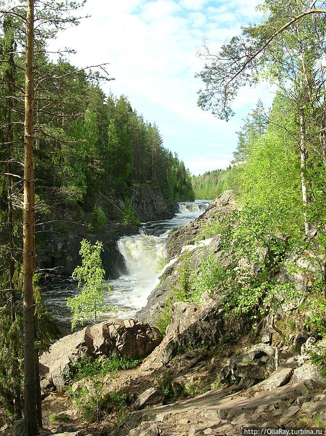 Панорама водопада со смотровой площадки. Кивач Заповедник, Россия