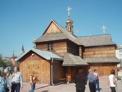 Деревянный храм Успения Пресвятой Богородицы в Чорткове — образец подольской народной архитектуры, самый древний сохранившийся храм Чорткова. Основан в 1538 г. по инициативе городского братства, членами которого были местные ремесленники. В нынешнем виде отстроен в 1635 г. Этот тип церквей называют 