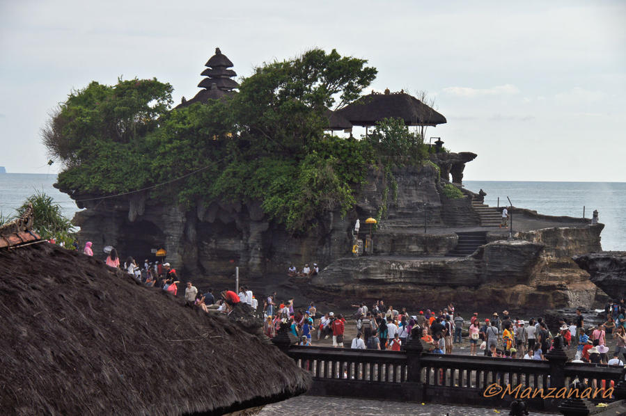 Индонезия. Бали: храм Танах Лот и Новый год