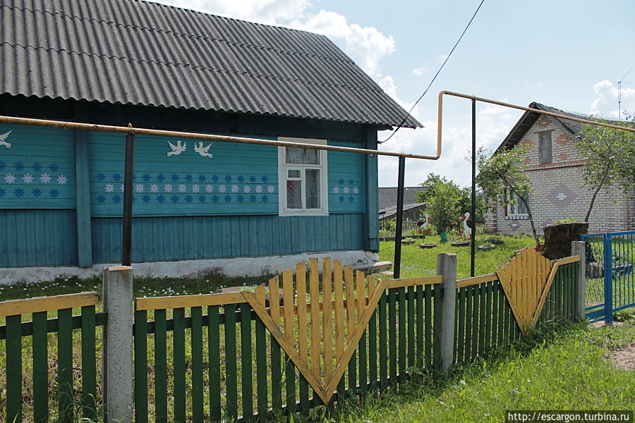 Домики я в последнее время тоже фотографирую: вымирают наши деревни, недолго им осталось... Воложин, Беларусь