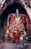 Статуя царя Сонгцэна Гампо в пещере Йерпа. Из интернета