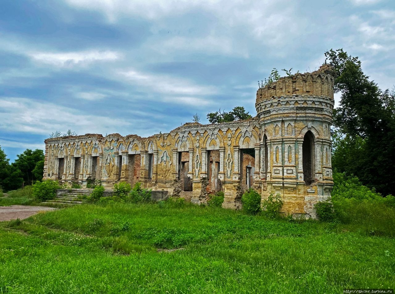 Развалины усадьбы рода Остен-Сакен Немешаево, Украина