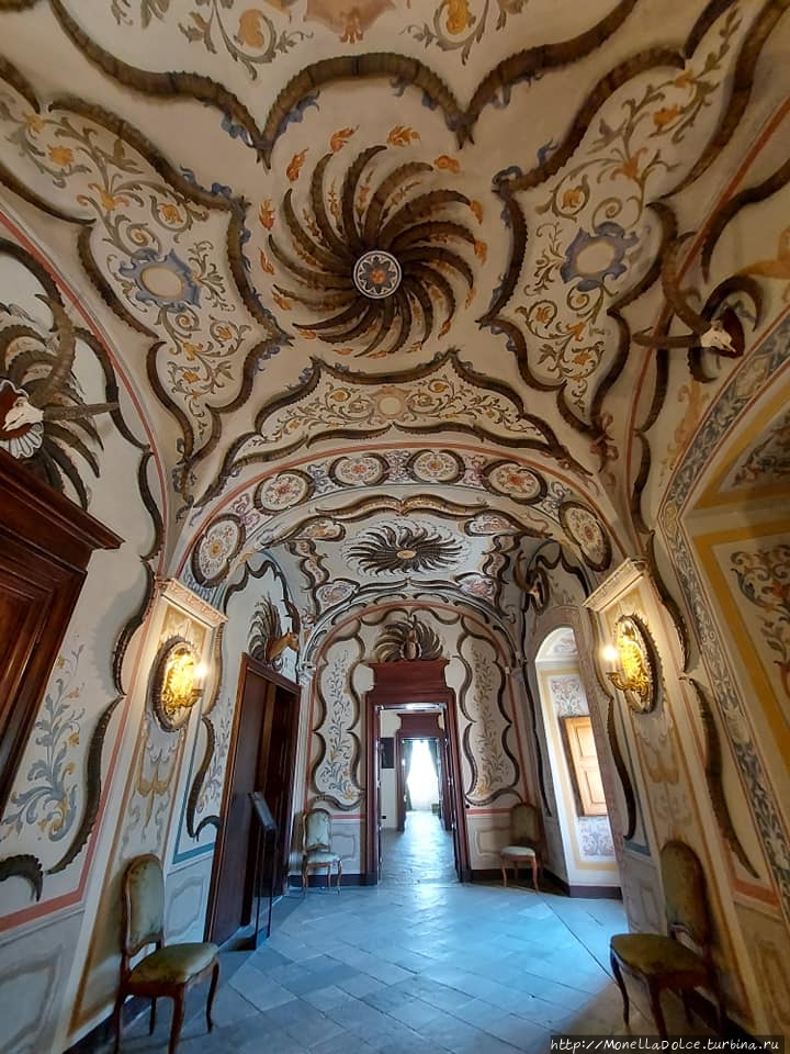 Королевский дворец Castello Reale di Sarre