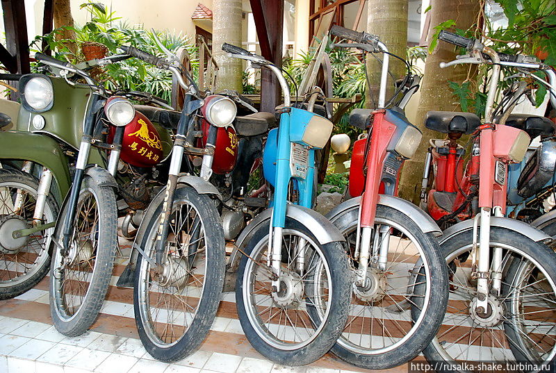 Выставка мотоциклов около отеля Муй-Не, Вьетнам