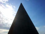 Пирамида построена с учетом пропорций золотого сечения