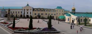 Панорама на площадь перед памятником Тихону Задонскому, Вознесенскую и Тихоновскую церкви.