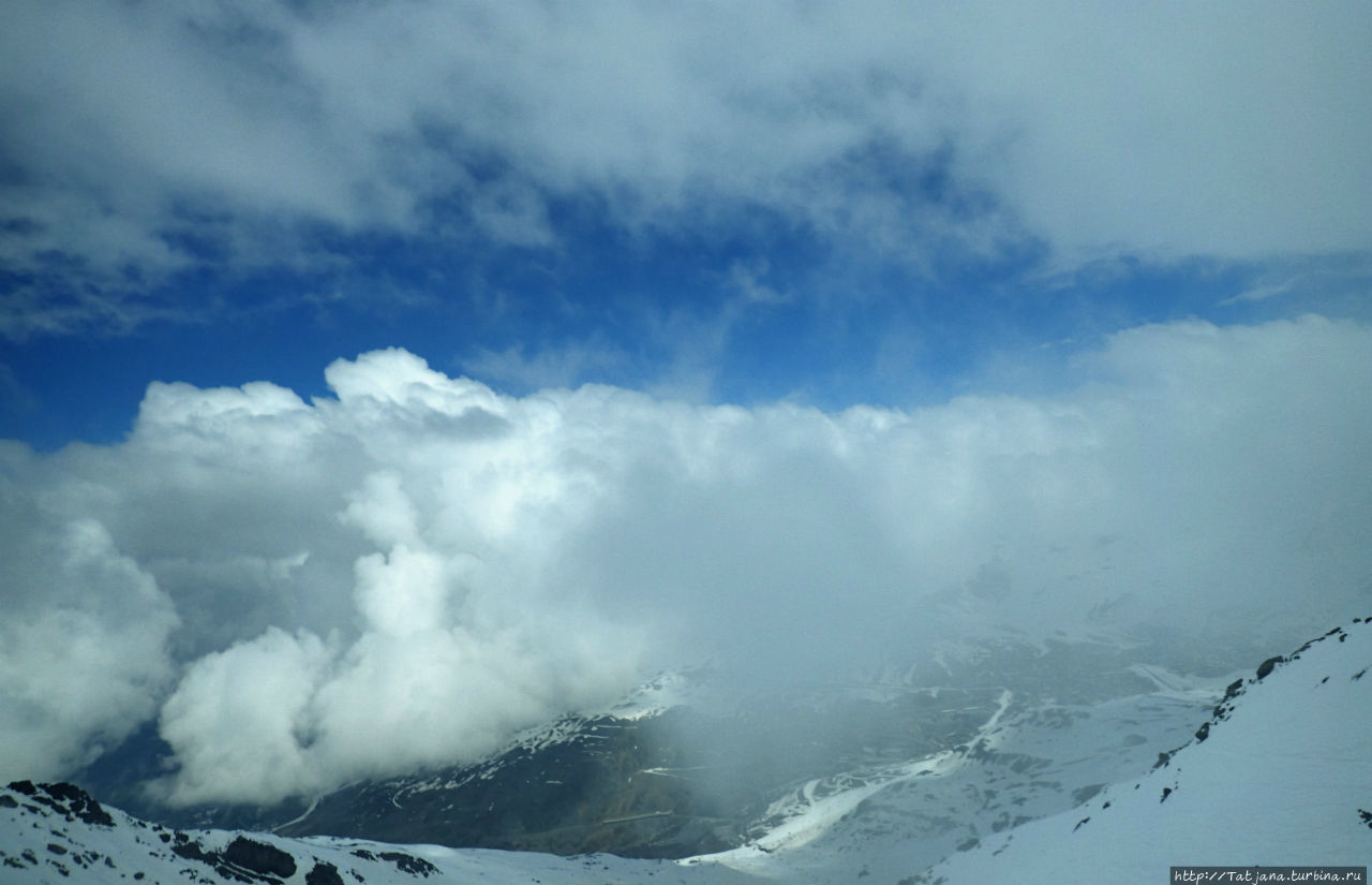 Три Долины в конце апреля -деревня Val Thorens Три Долины, Франция