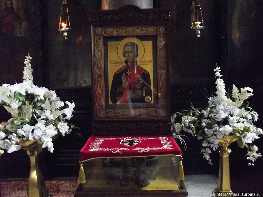 Икона святого праведника Федора Ушакова с частицей мощей, преподнесённых в дар храму из Ярославля Варна, Болгария