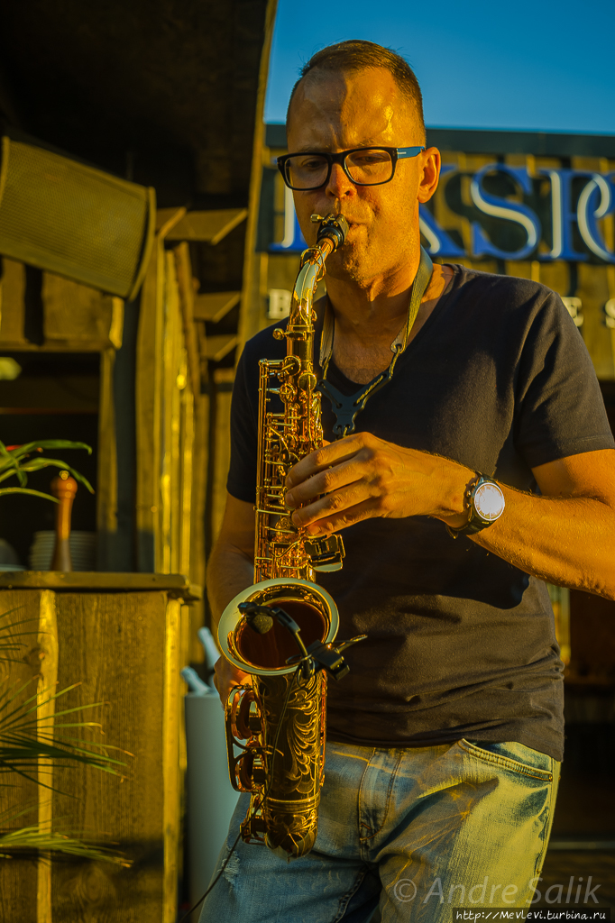Талантливый саксафонист Рига, Латвия