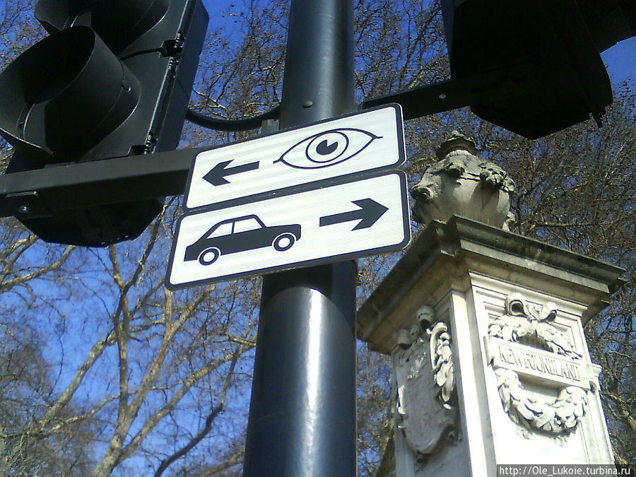 Переход — везде напоминают, что руль — справа Лондон, Великобритания
