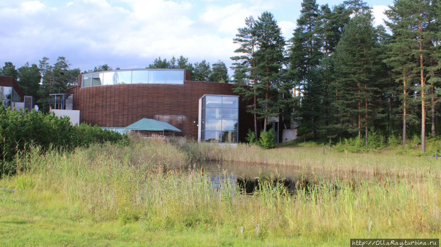 Здание Lusto со стороны экспозиции лесосплава Пункахарью, Финляндия