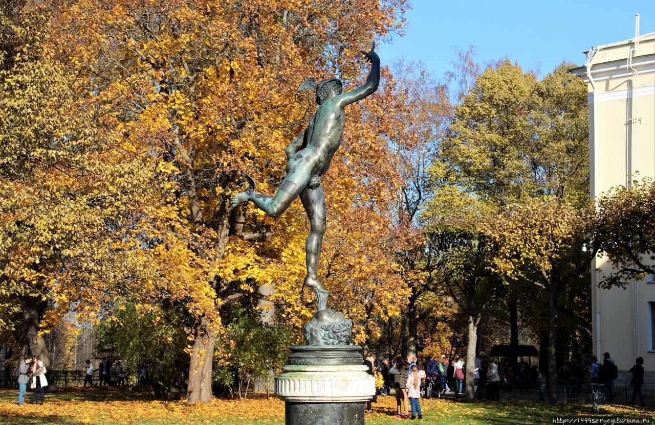 Золотая осень в Павловском парке #3 Летящий Меркурий