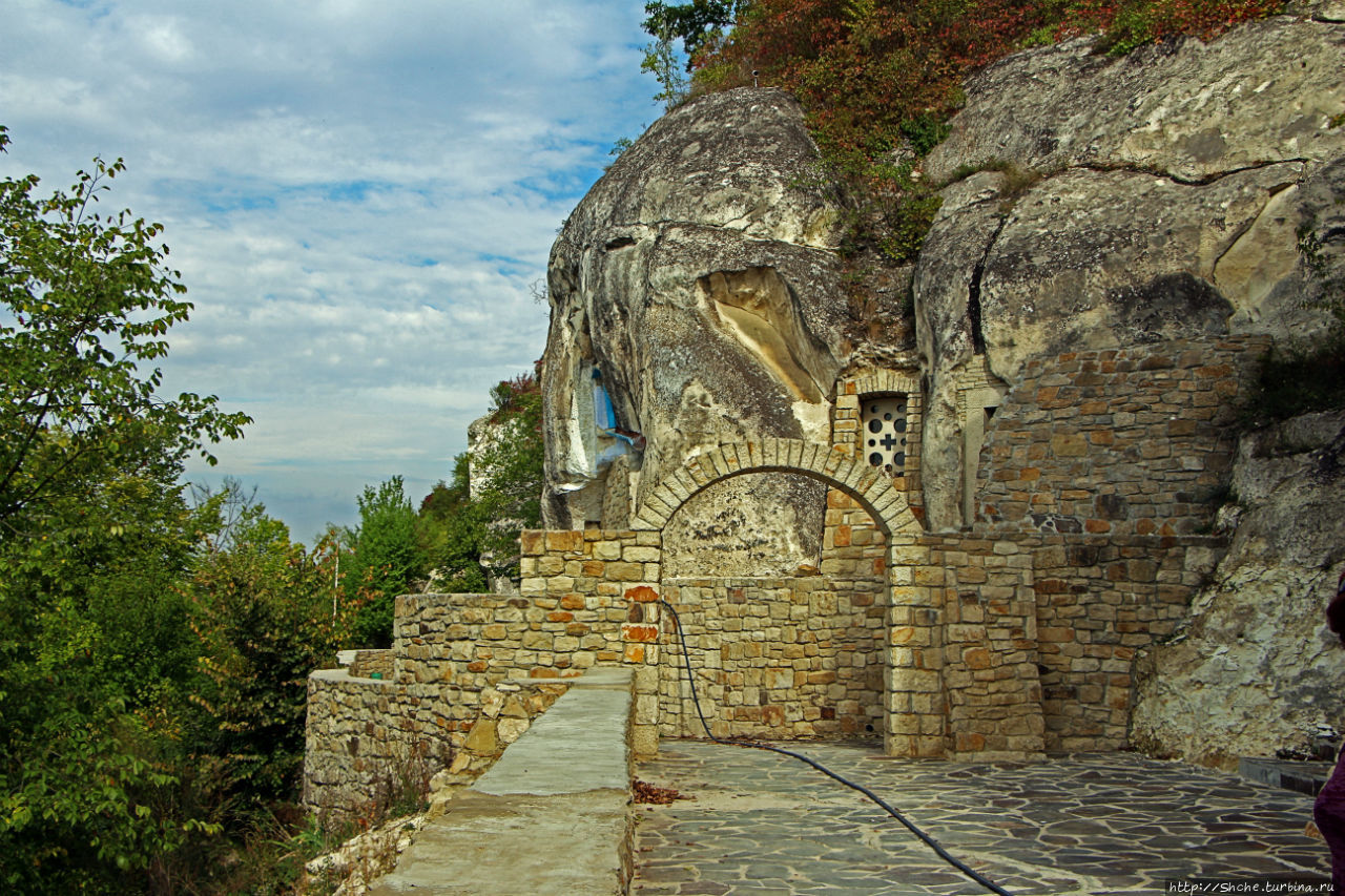 Лядовский Свято-Усекновенский скальный монастырь Лядова, Украина