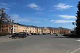 Северные корпуса ныне вмещают Министерство культуры Республики Карелии, а раньше тут находились присутственные места.