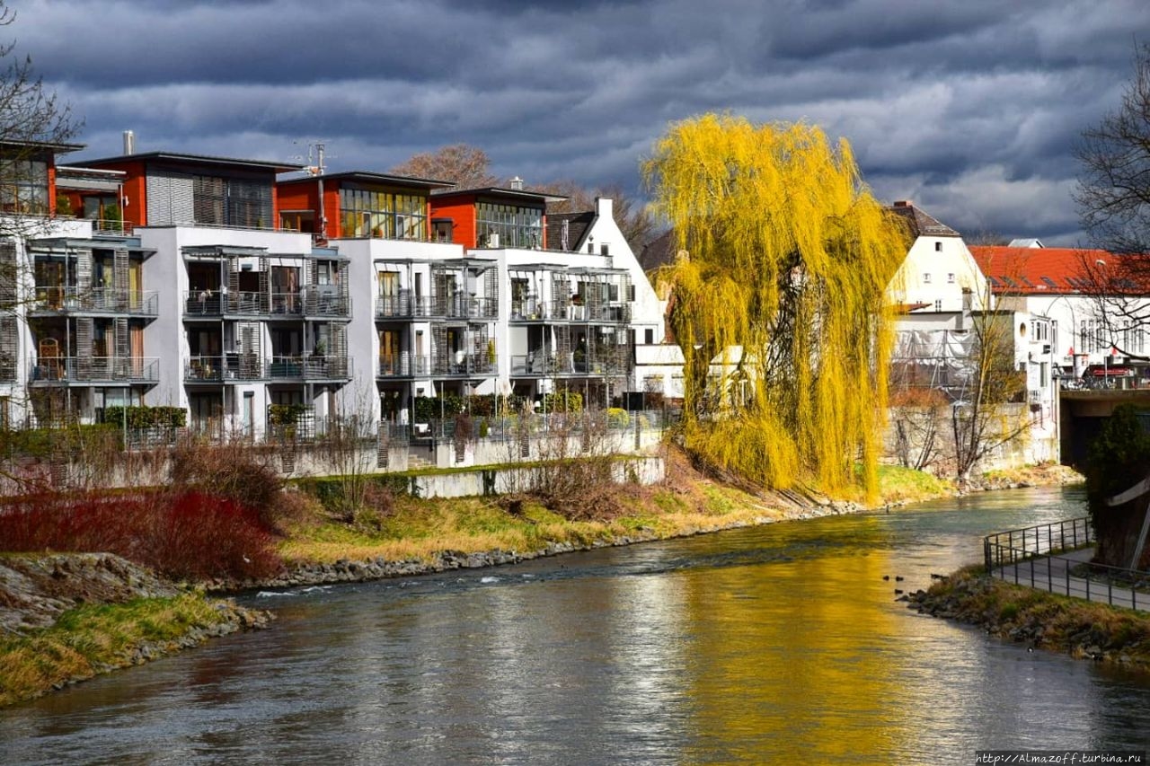 Ручей который однажды может смыть АЭС... Ландсхут, Германия Ручей который однажды может смыть АЭС... Ландсхут, Германия