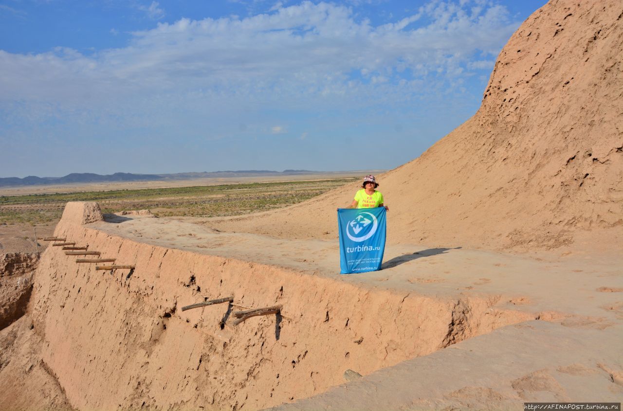 Археологический памятник - городище Топрак-кала Бустан, Узбекистан