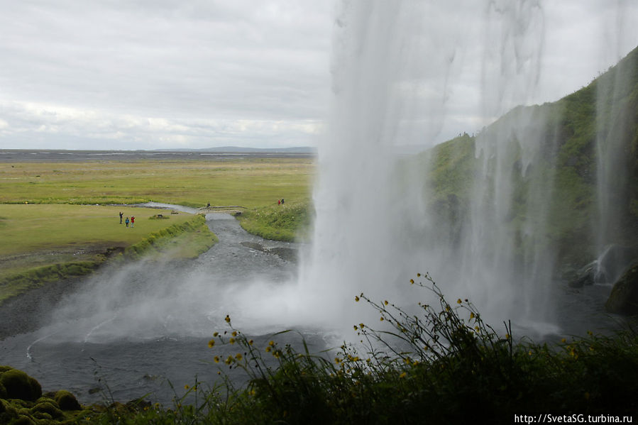 Водопад Сельяландфосс (Seljalandsfoss) — ну очень мокрый Сельяландсфосс, Исландия