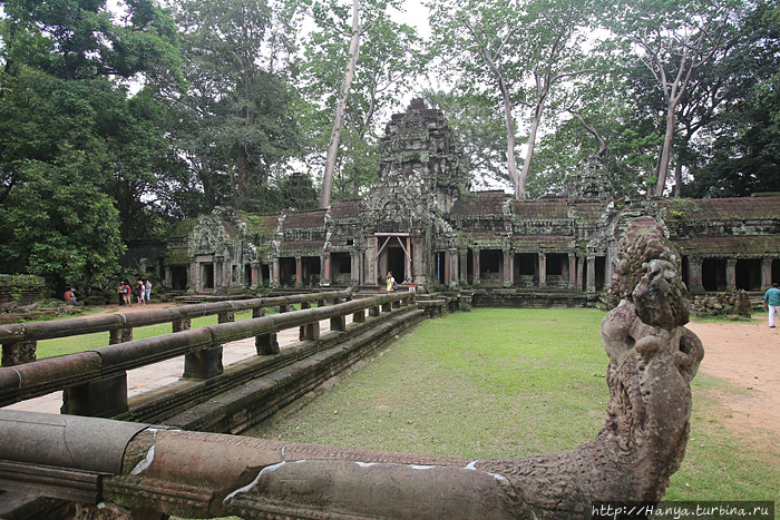 Западная крестообразная терраса в храмовом комплексе Та Пром. Фото из интернета Ангкор (столица государства кхмеров), Камбоджа