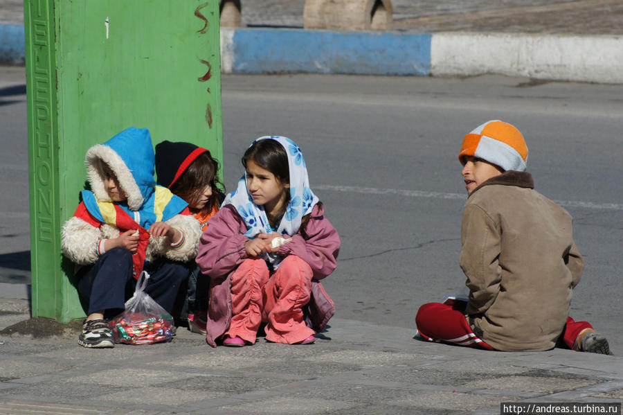 Дети на улице Йезд, Иран
