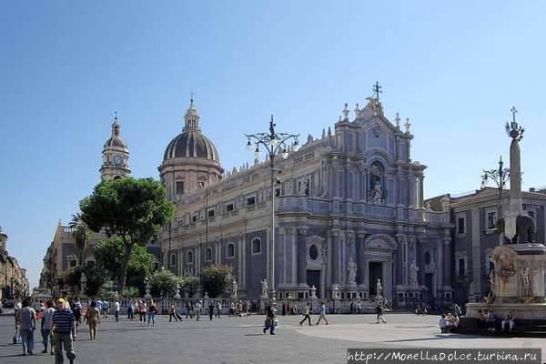Путешествие в историческом центре Catania(июнь 2020) Катания, Италия