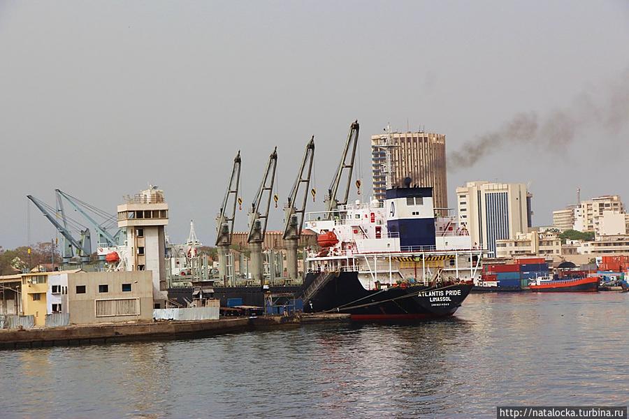 Барк Седов. Как встречают корабли... Дакар, Сенегал