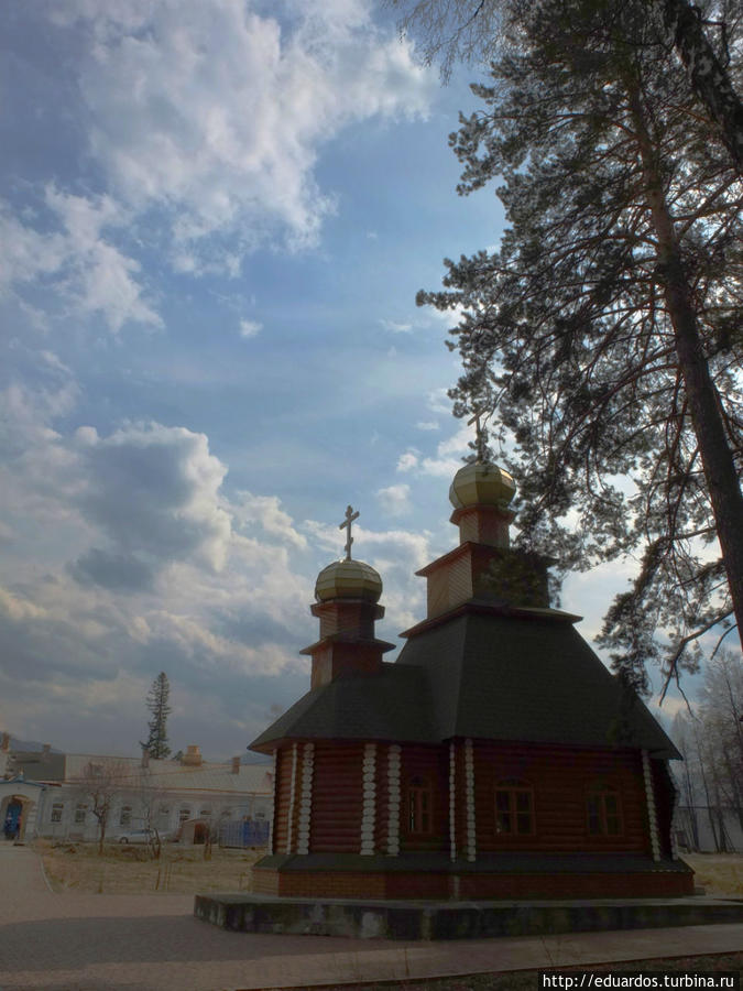 Пасхальное воскресение и новый храм мужского монастыря Красноярск, Россия