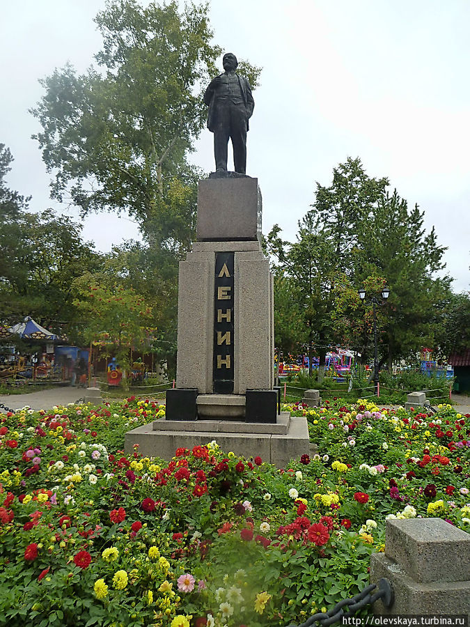 Маленький Ленин в Вологде. Говорят, в натуральный рост. Установлен в 1925 году.