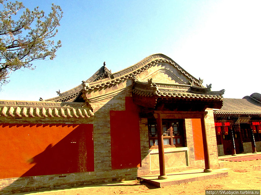 Стена территории буддийского храма Датун, Китай