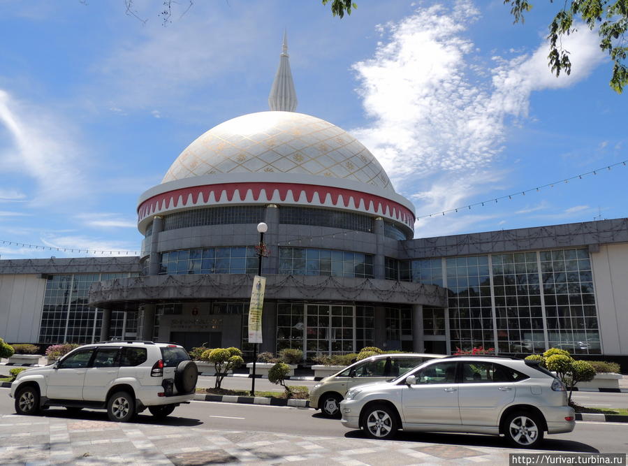 Музей королевских регалий Бандар-Сери-Бегаван, Бруней