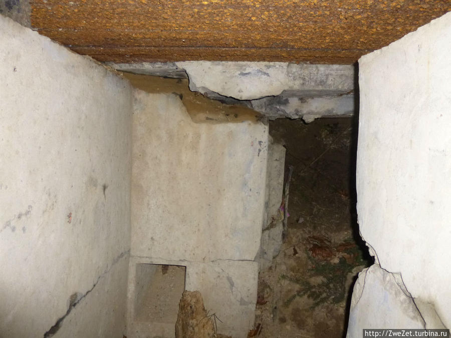 проход в подземный бункер Командного пункта связи в Шуваловском парке