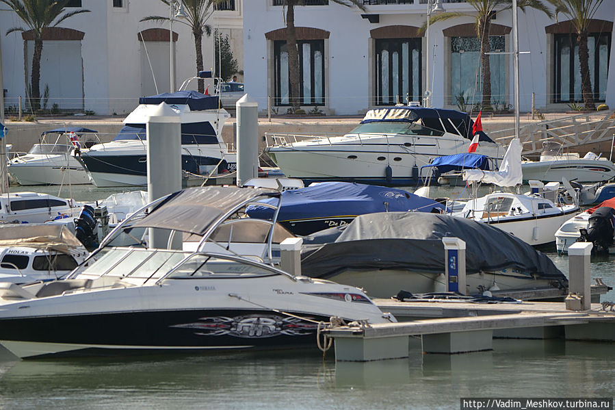 Яхта на пристани Марина Агадир