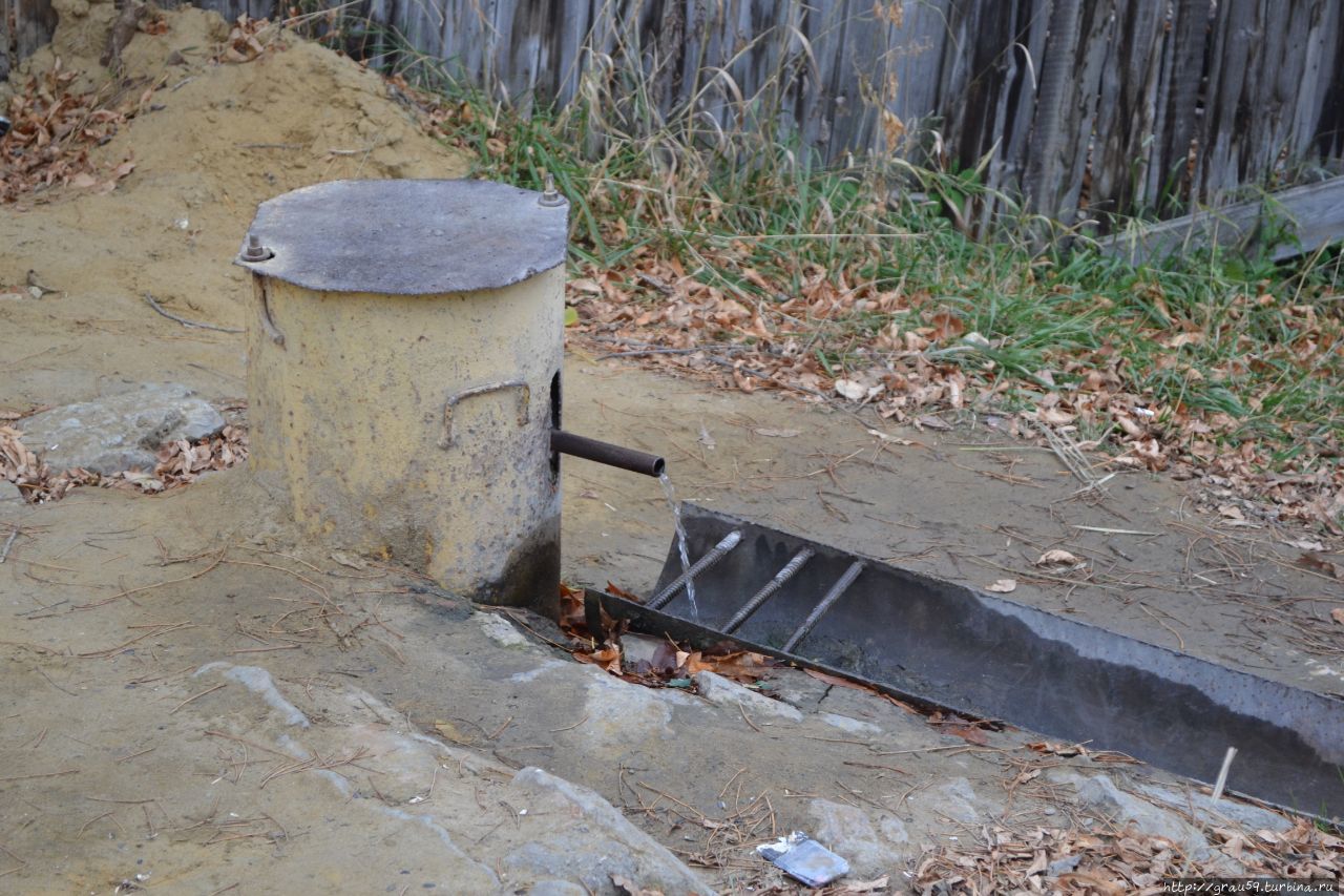 Родник на улице Чернышевского, 28 / Spring on Chernyshevsky street, 28