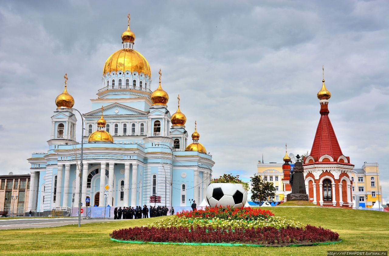 Храмы саранска. Собор Ушакова Саранск. Собор Святого ф. Ушакова Саранск. Собор Ушакова Саранск Поляков. Осень Саранск собор Ушакова.