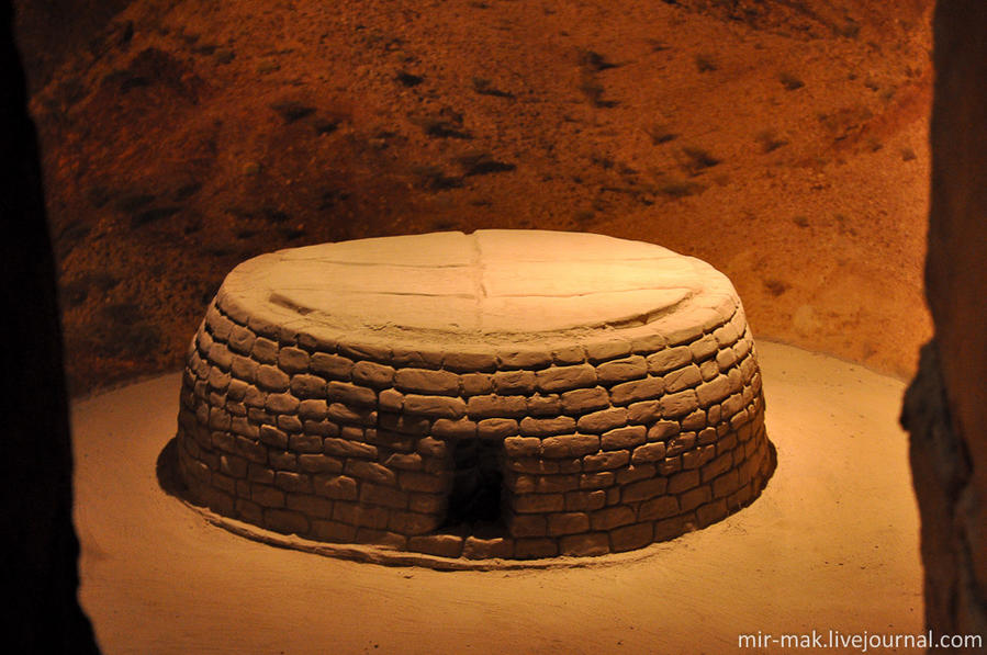 Макет древнего каменного жилища. Дубай, ОАЭ