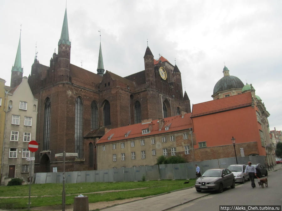 Базилика Мариацка — наибольшое сакральное сооружение в Европе из кирпича. В ней может поместиться 25 000 человек. Гданьск, Польша