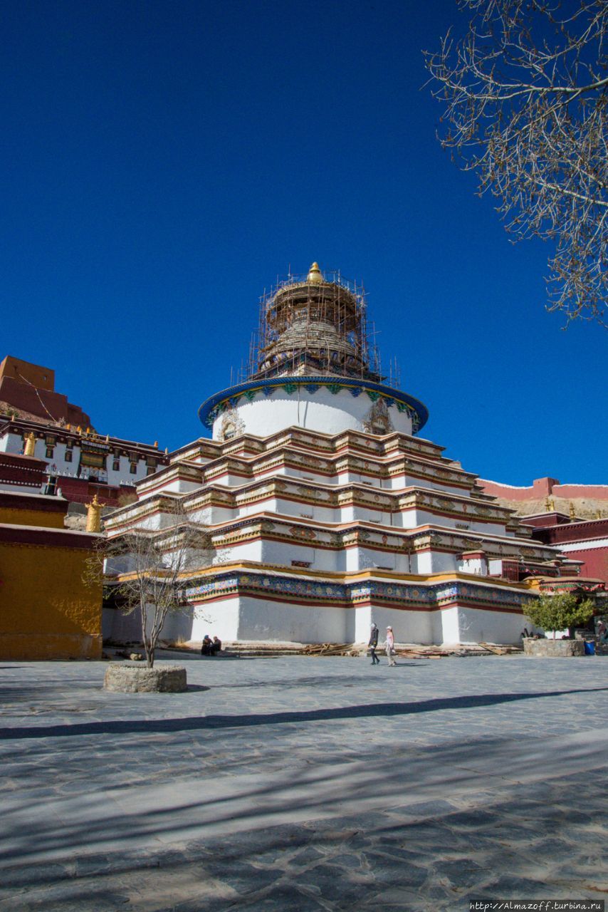 Самая большая буддийская ступа в Тибете Гьянце, Китай