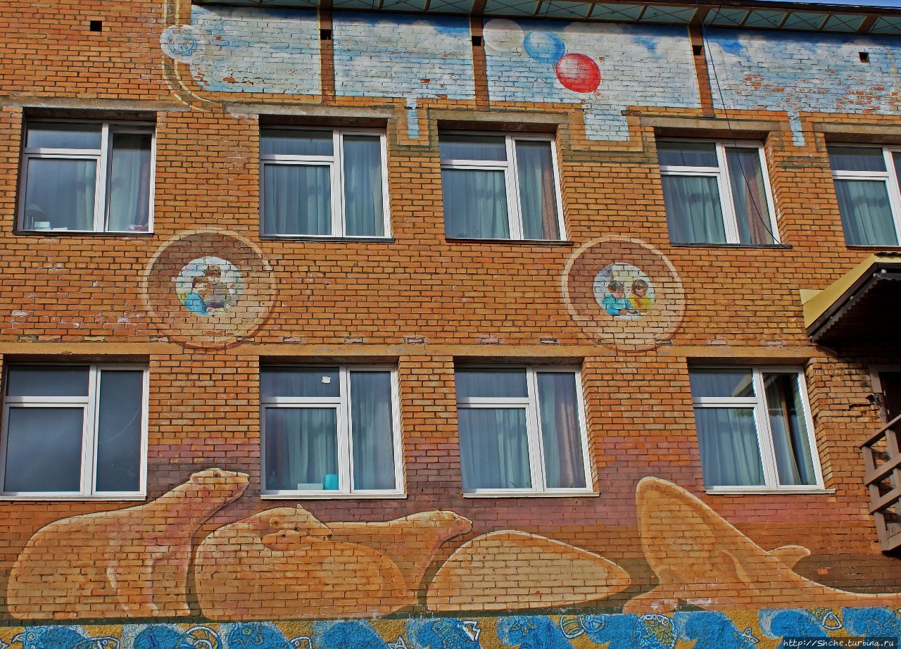 Школа в Баренцбурге - образец арктического соцреализма