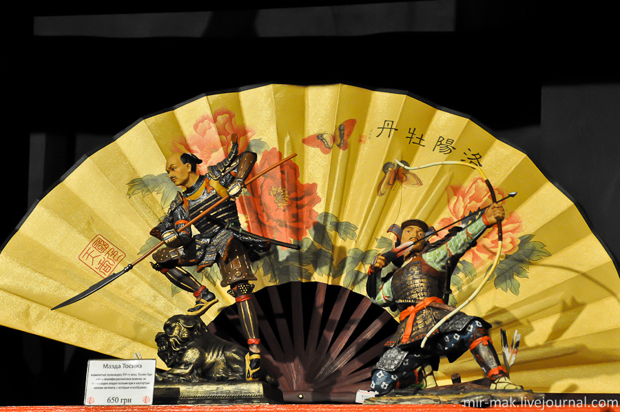 Фигура знаменитого японского полководца 16 века Маэда Тосииэ, который прославился искусным владением копья, с которым он и изображен. Одесса, Украина
