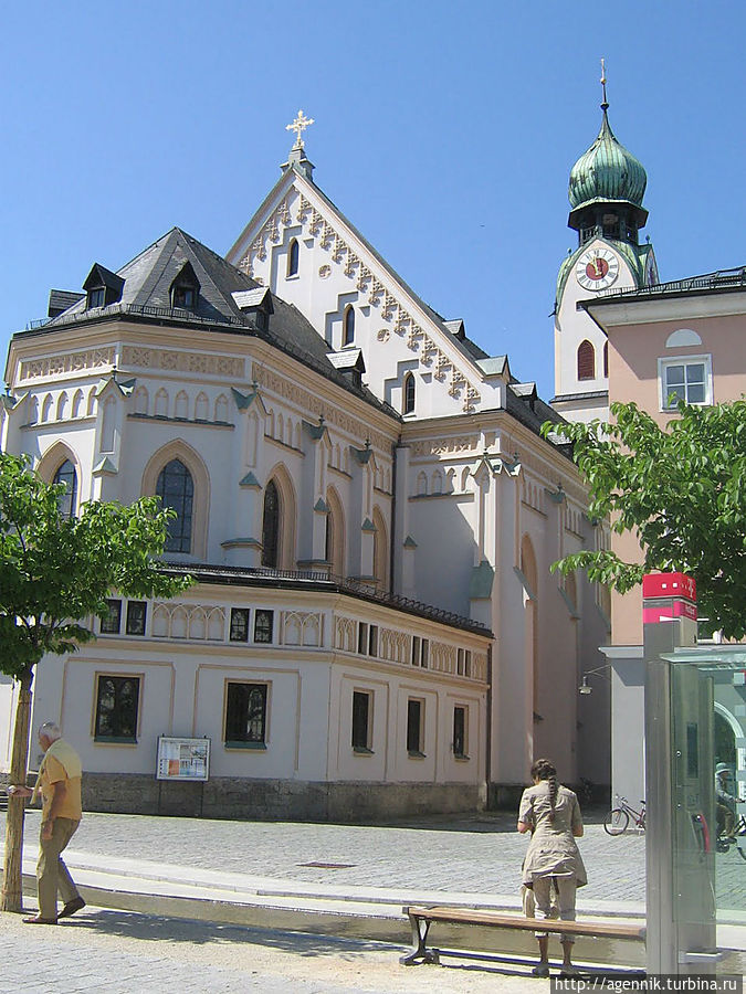 Транзитный город в центре Баварии Розенхайм, Германия