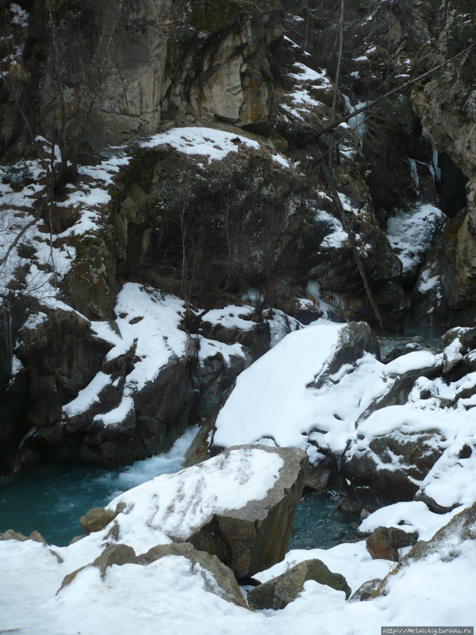 Водопад на реке Адыр-Су Верхний Баксан, Россия