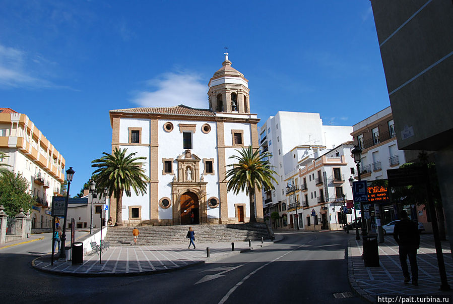 Церковь Благодарения (Iglesia de la Merced) построена в 1585 году через 100 лет после завоевания Ронды католическими королями.