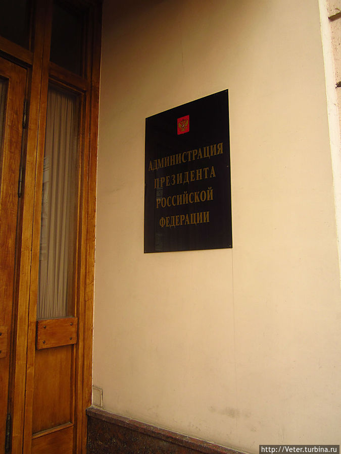 При виде подобных табличек в голову невольно закрадывались коварные мысли. Реализовать их нам помешало исключительно чувство самосохранения.