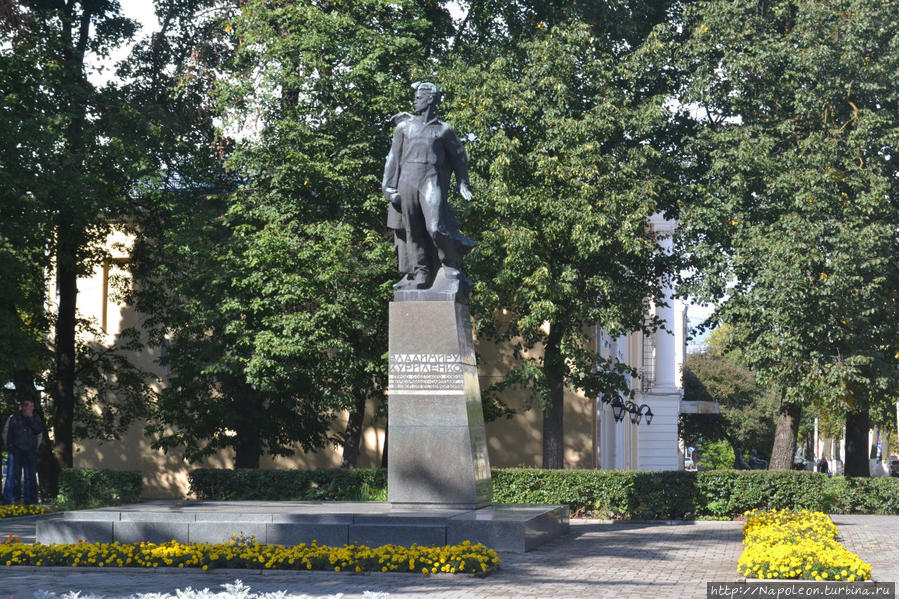 Памятник Владимиру Куриленко