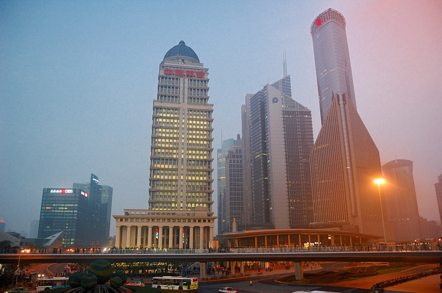 Восточная Жемчужина и другие небоскребы Шанхая Шанхай, Китай