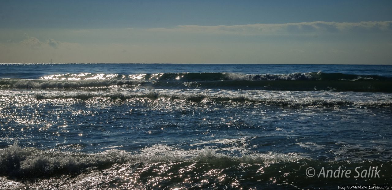 Прибой на Средиземном Ситжес, Испания