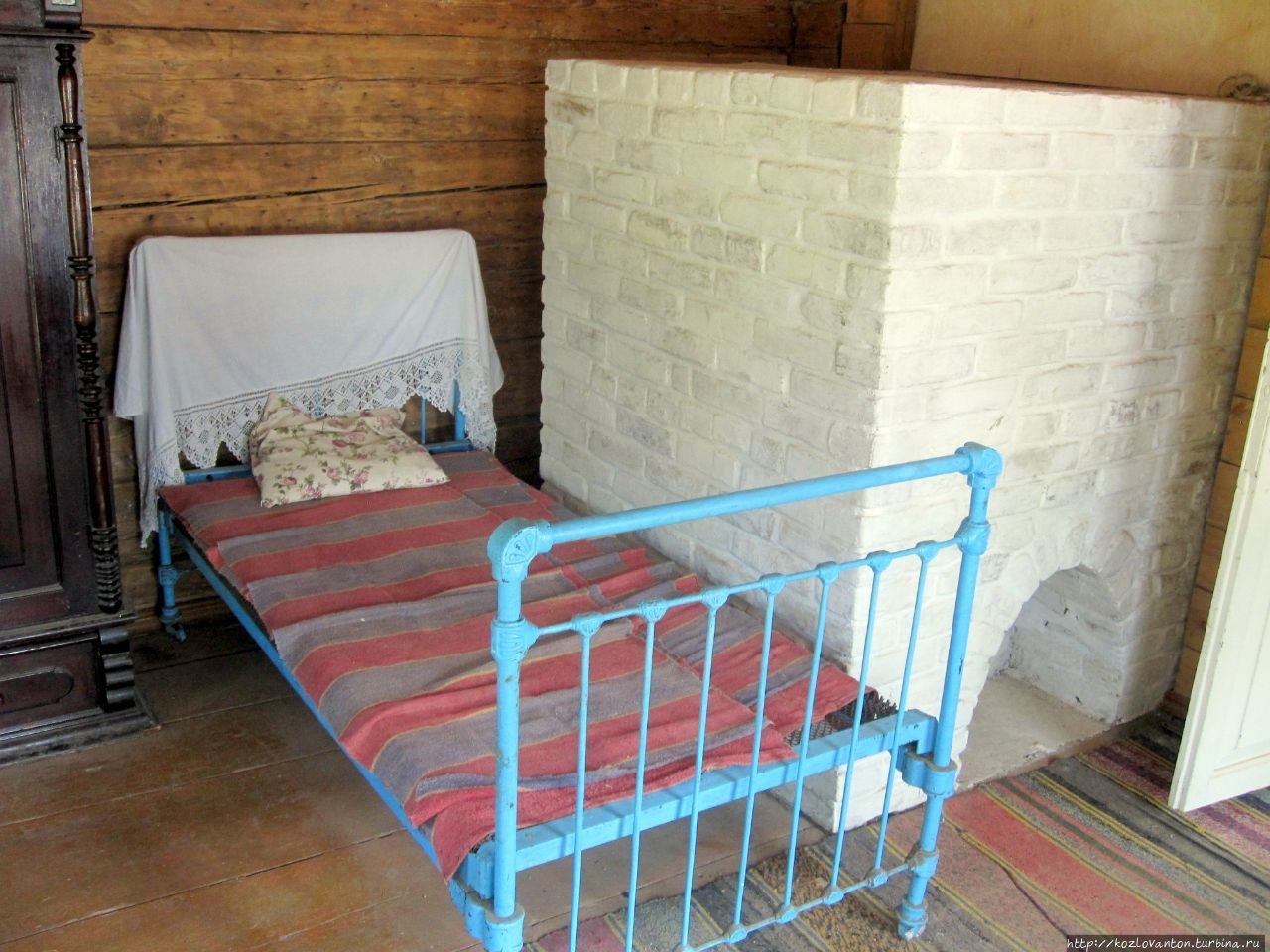 Внутри дома — скромная кровать... Белокуриха, Россия