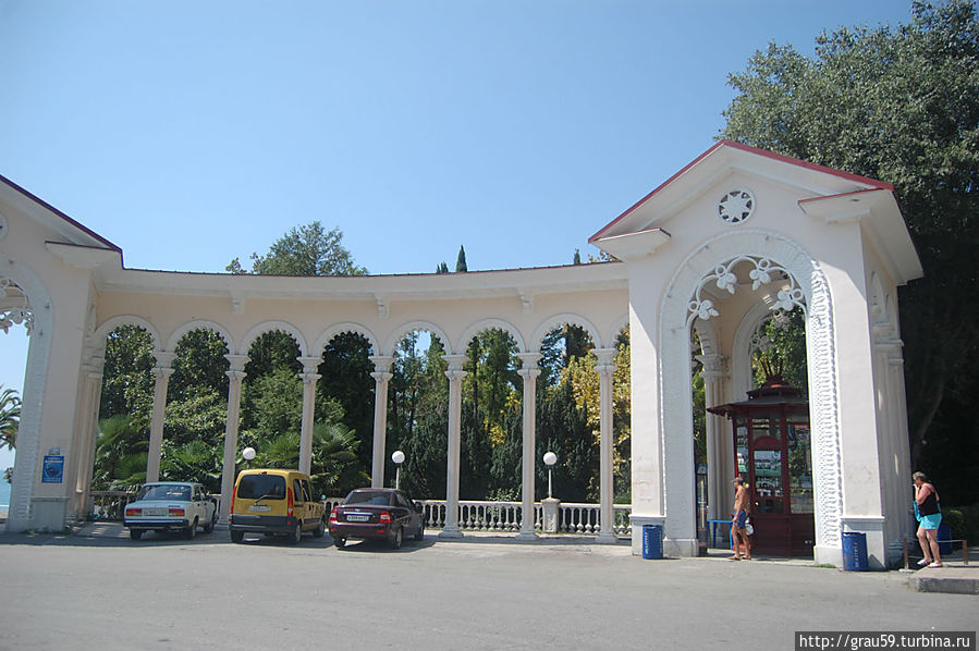 Колоннада, вид сверху Гагра, Абхазия