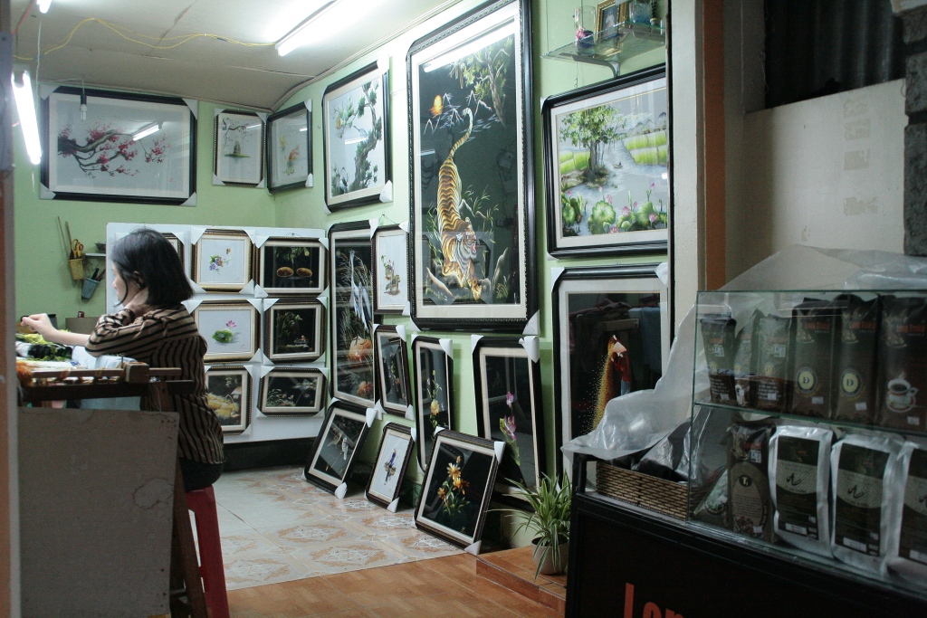 Галерея картин на шёлке. Вьетнам