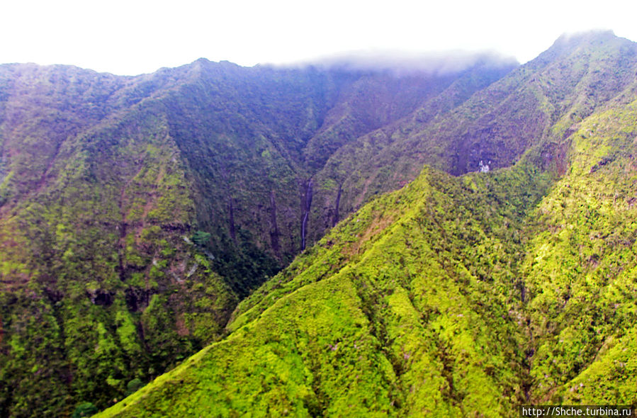 На вертолете над Кауаи. Кратер горы Ваиалеале (Wai’ale’ale) Халелеа Лесной Резерват, CША