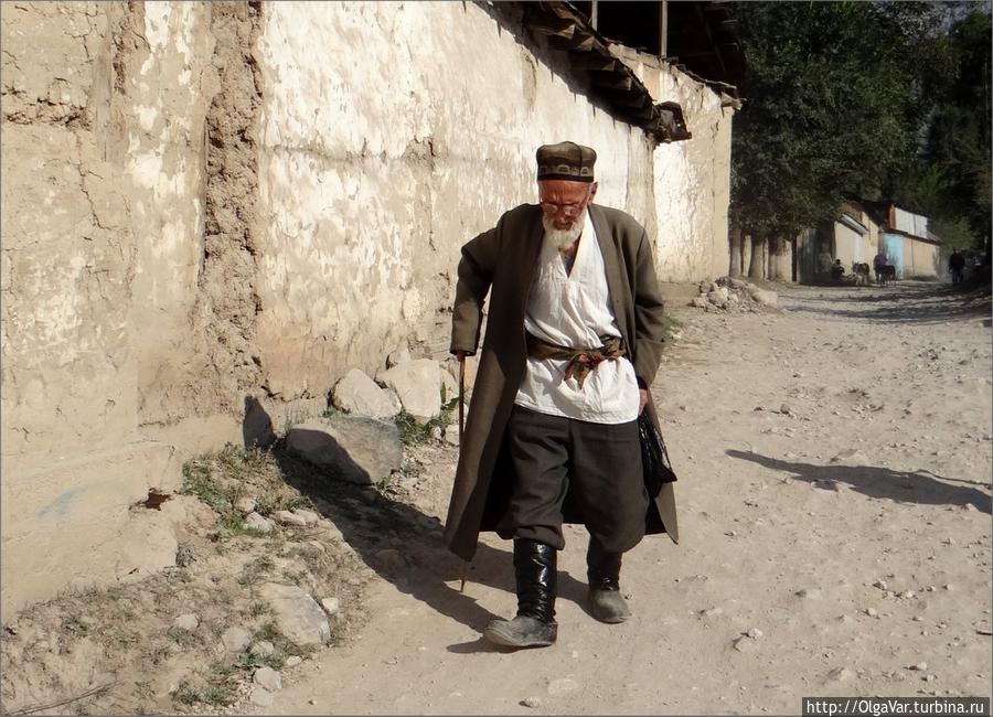 Местное мужское население Арсланбоб, Киргизия